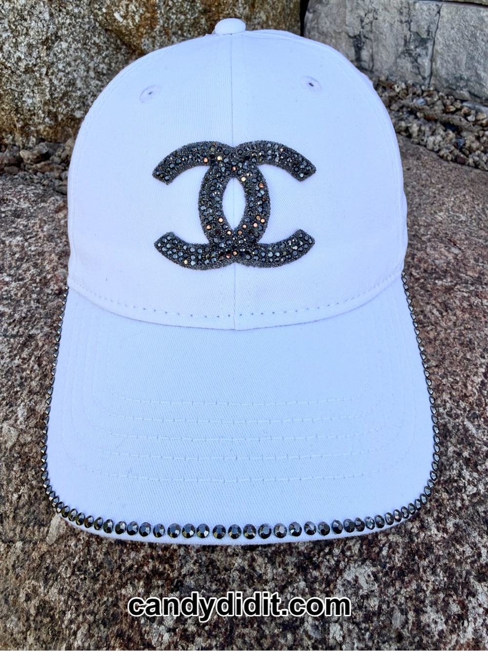 Stylish White Handmade Crystal-Embellished Baseball Cap with Interlocking Logo